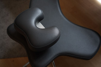 Yogi Seat Variante mit Aussparung für Steißbein in Anthraziit Grau